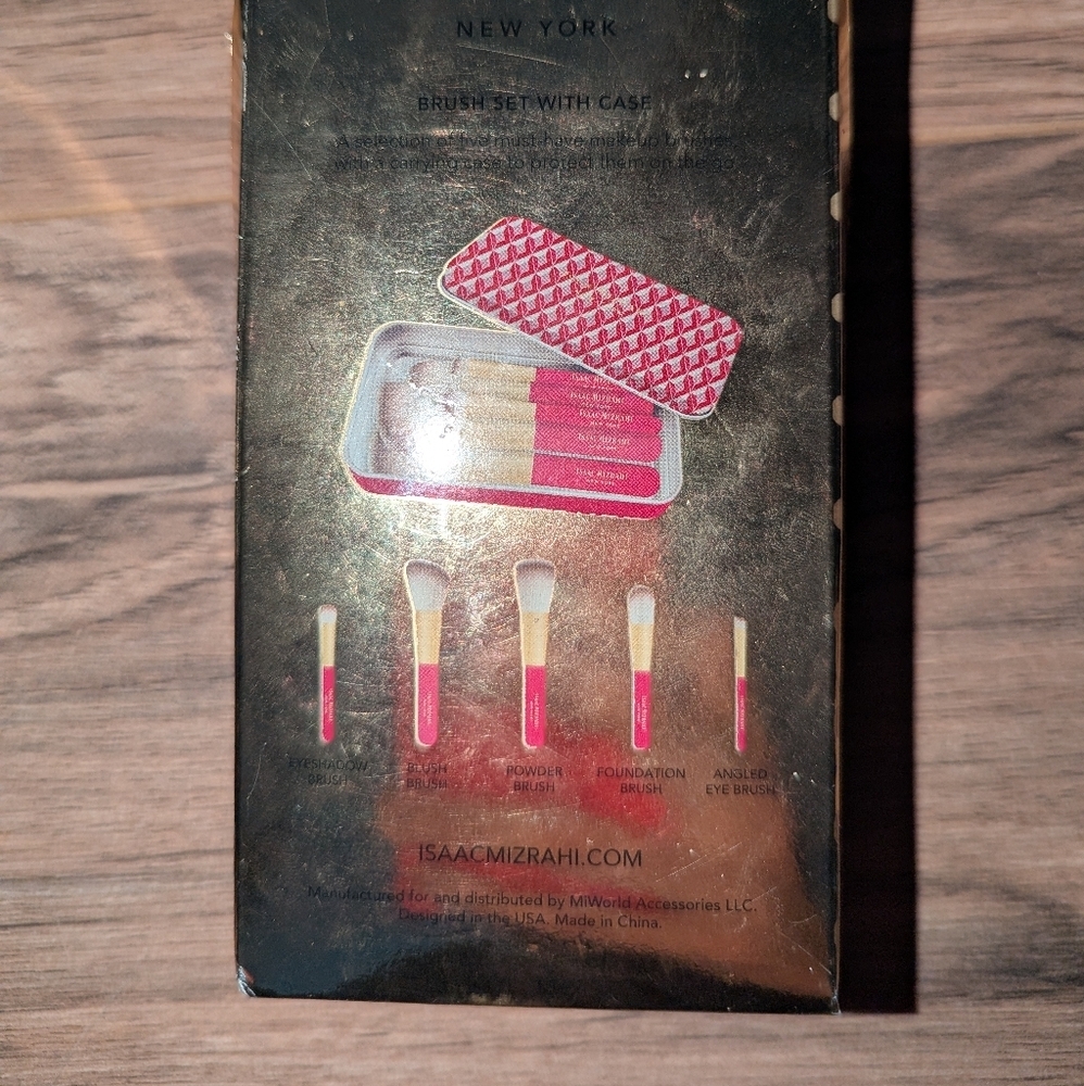 NITB Makeup travel brushed. Isaac Mizrahi travel make-up brushes. - Picture 2 of 5